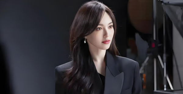 七星 唐嫣：花三年演活汪小姐，终于拿到主流大奖!